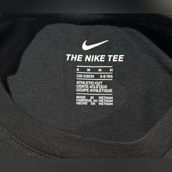 Girls Nike short sleeve tee - Picture 2 of 2